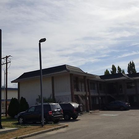 North Pointe Inn And Suites Kelowna Exterior photo