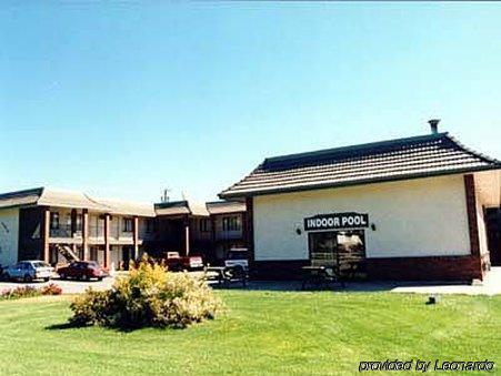North Pointe Inn And Suites Kelowna Exterior photo